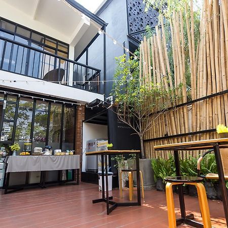 Z'S Hostel At Tha Phae Gate Chiang Mai Exteriör bild